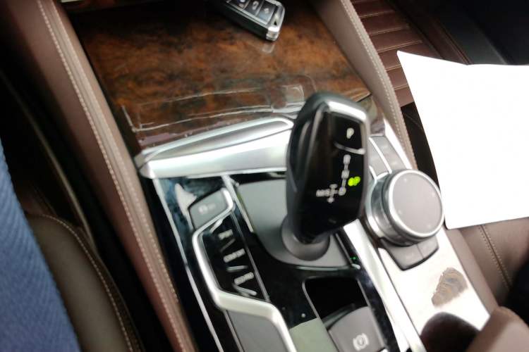 Used BMW 5 Series 2019 525Li Luxury Package Gear Lever