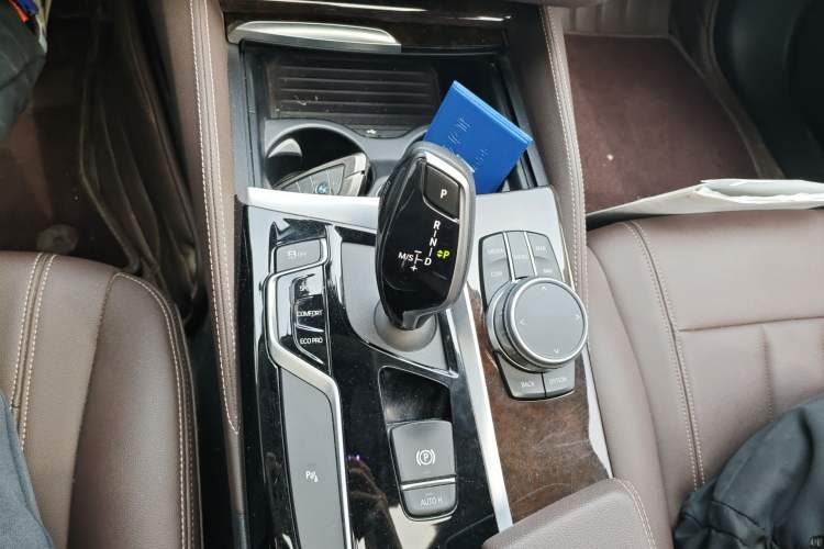 Used BMW 5 Series 2019 525Li Luxury Package Gear Lever