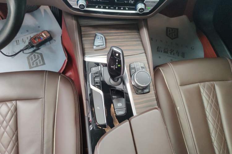 Used BMW 5 Series 2019 Facelifted 530Li Leading Edition Luxury Package Gear Lever