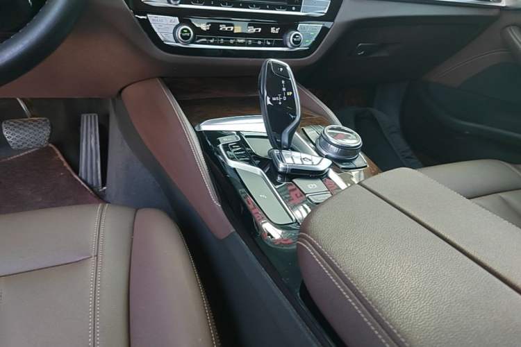 Used BMW 5 Series 2019 525Li Luxury Package Gear Lever