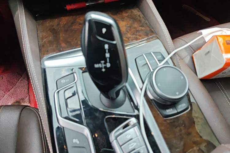 Used BMW 5 Series 2019 525Li Luxury Package Gear Lever