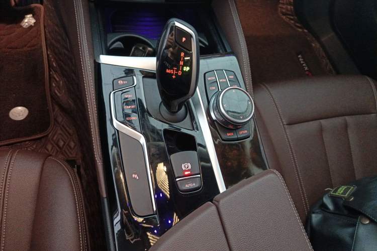 Used BMW 5 Series 2019 525Li Luxury Package Gear Lever