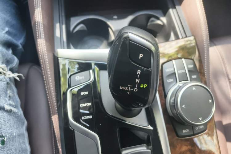 Used BMW 5 Series 2019 525Li Luxury Package Gear Lever
