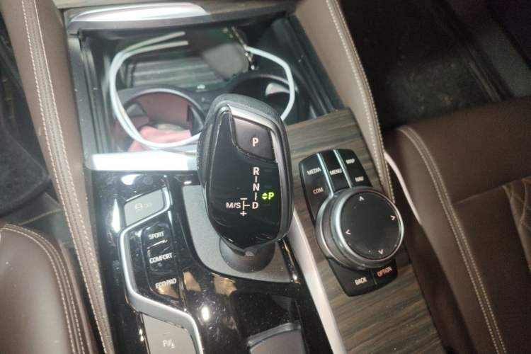 Used BMW 5 Series 2019 Facelifted 530Li Leading Edition Luxury Package Gear Lever