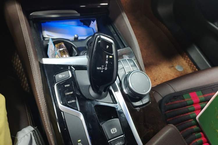 Used BMW 5 Series 2019 525Li Luxury Package Gear Lever