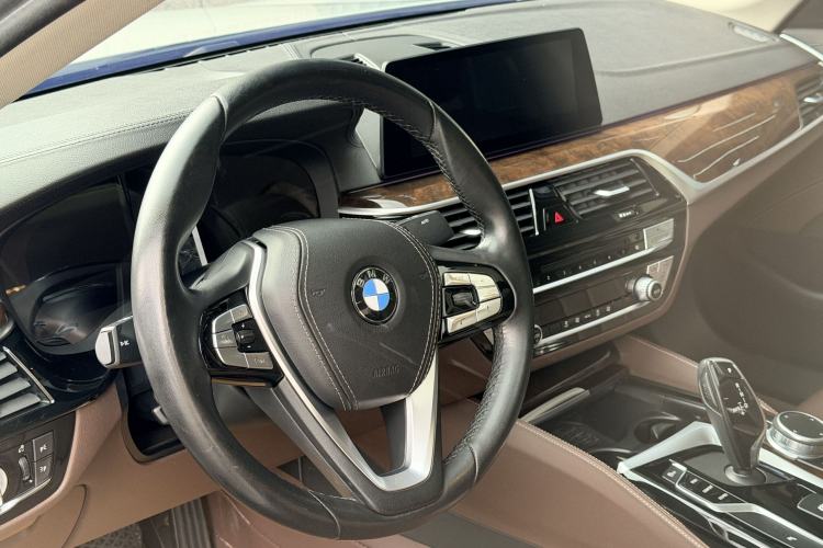 Used BMW 5 Series 2019 525Li Luxury Package Interior 1