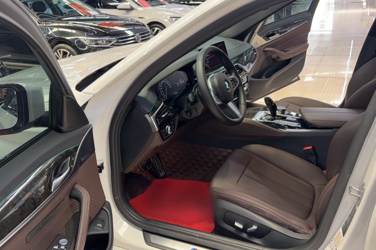 Used BMW 5 Series 2019 525Li M Sport Package Interior 1