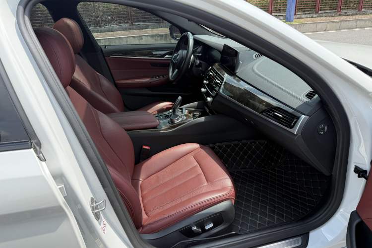 Used BMW 5 Series 2019 530Li xDrive M Sport Package Interior 1