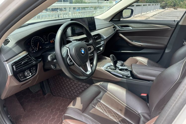 Used BMW 5 Series 2019 530Li Leading Model Luxury Package Interior 1
