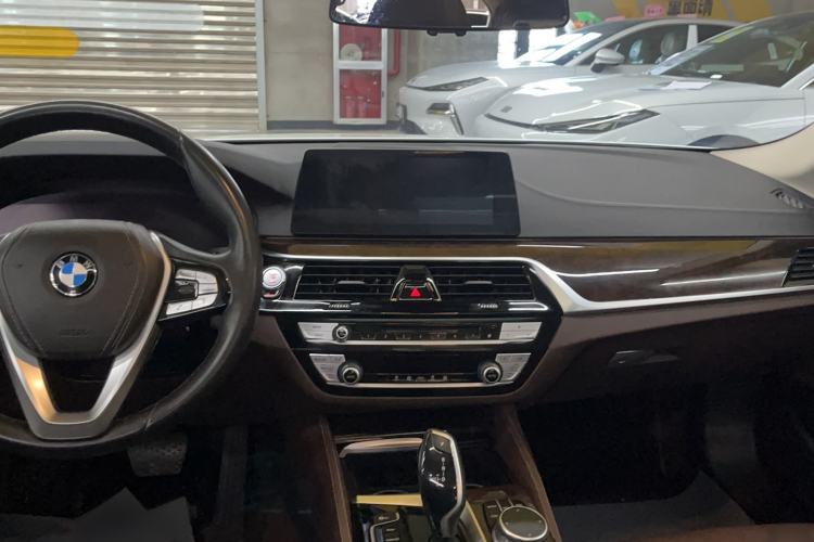 Used BMW 5 Series 2019 Facelifted 525Li Luxury Package Interior 1