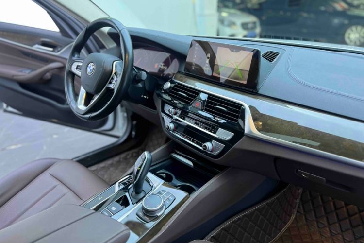 Used BMW 5 Series 2019 Facelifted 525Li Luxury Package Interior 10