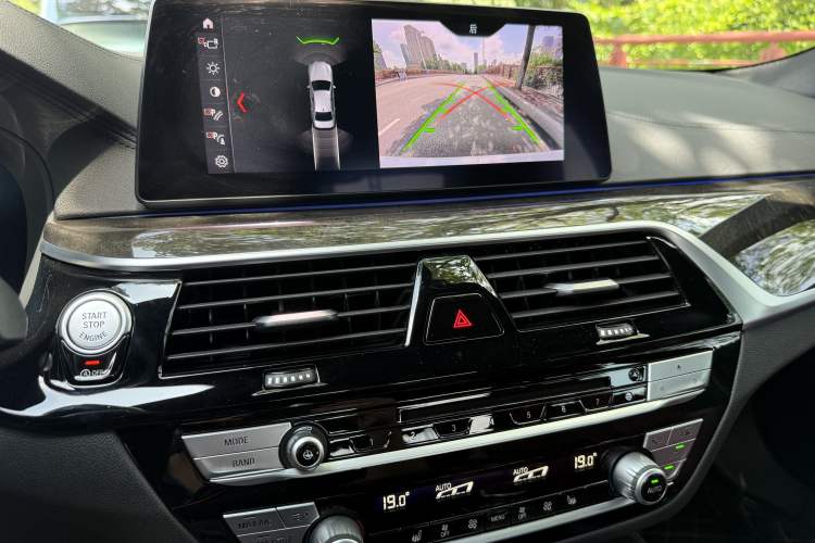 Used BMW 5 Series 2019 530Li xDrive M Sport Package Interior 10