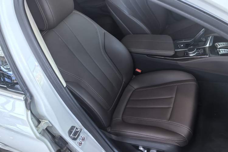 Used BMW 5 Series 2019 525Li Luxury Package Interior 10