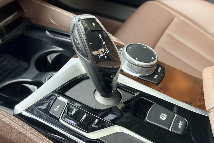 Used BMW 5 Series 2019 525Li Luxury Package Interior 2
