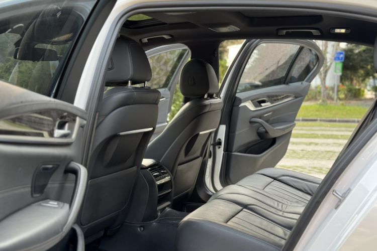 Used BMW 5 Series 2019 530Li Leading Model M Sport Package Interior 3