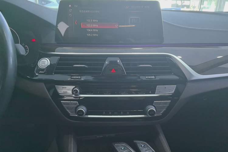 Used BMW 5 Series 2019 525Li Luxury Package Interior 3