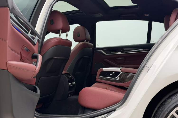 Used BMW 5 Series 2019 530Li Luxury Edition M Sport Package Interior 3