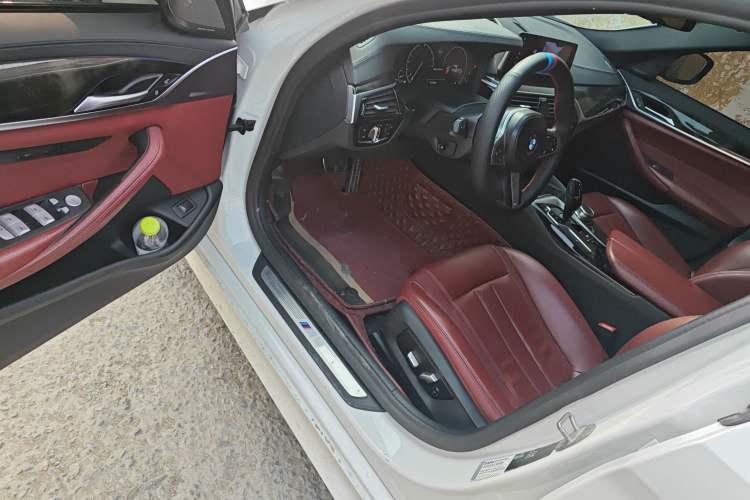 Used BMW 5 Series 2019 530Li Leading Model M Sport Package Interior 3
