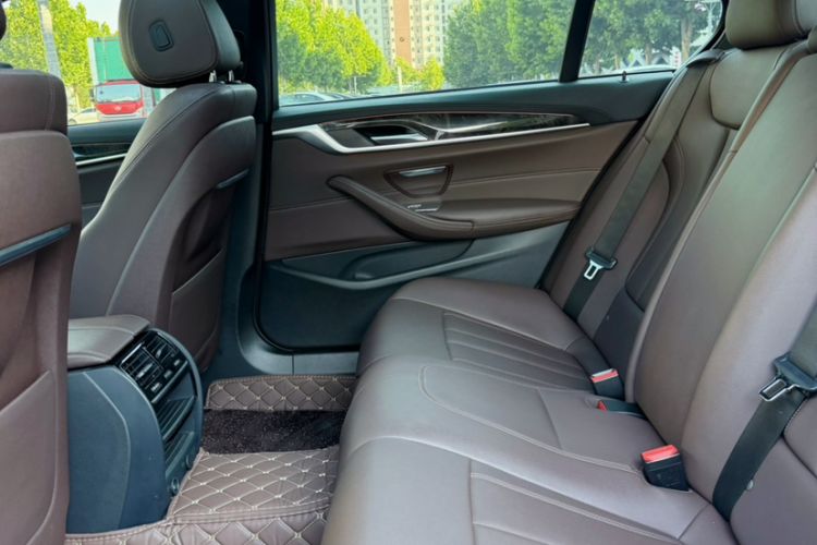 Used BMW 5 Series 2019 525Li M Sport Package Interior 3