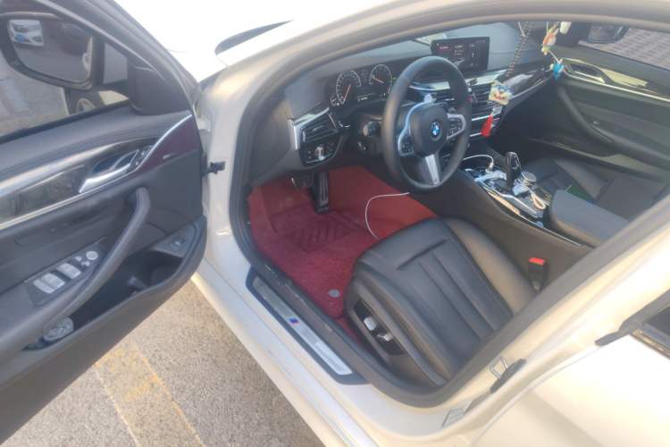 Used BMW 5 Series 2019 525Li M Sport Package Interior 3