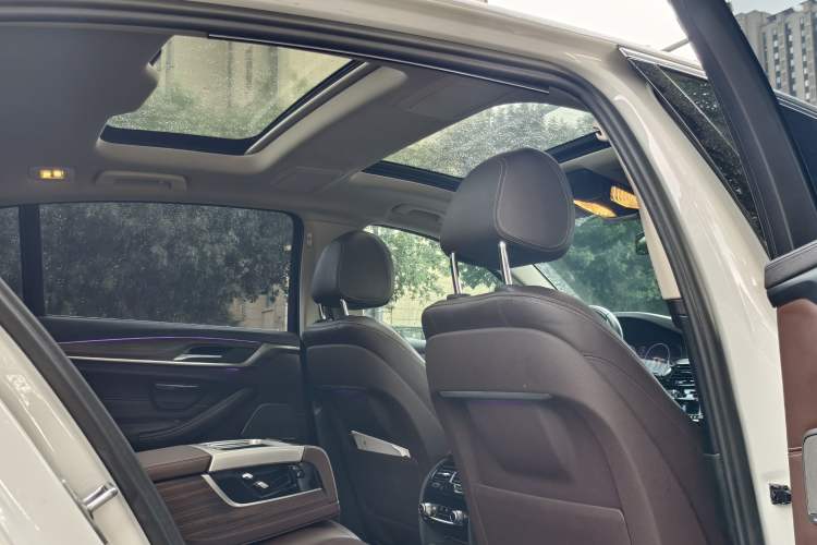 Used BMW 5 Series 2019 Facelifted 530Li Luxury Edition Premium Package Interior 4