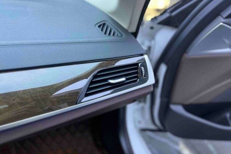 Used BMW 5 Series 2019 Facelifted 525Li Luxury Package Interior 4