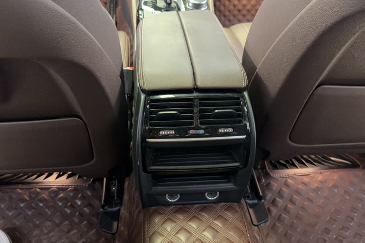 Used BMW 5 Series 2019 525Li M Sport Package Interior 4