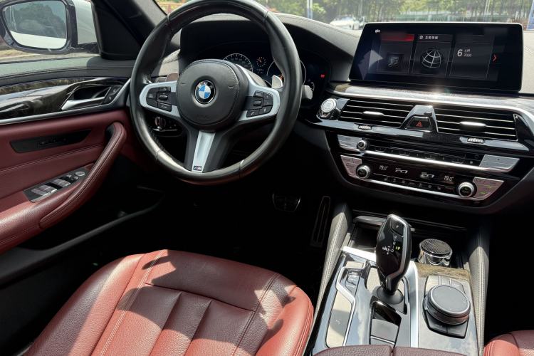 Used BMW 5 Series 2019 530Li xDrive M Sport Package Interior 4