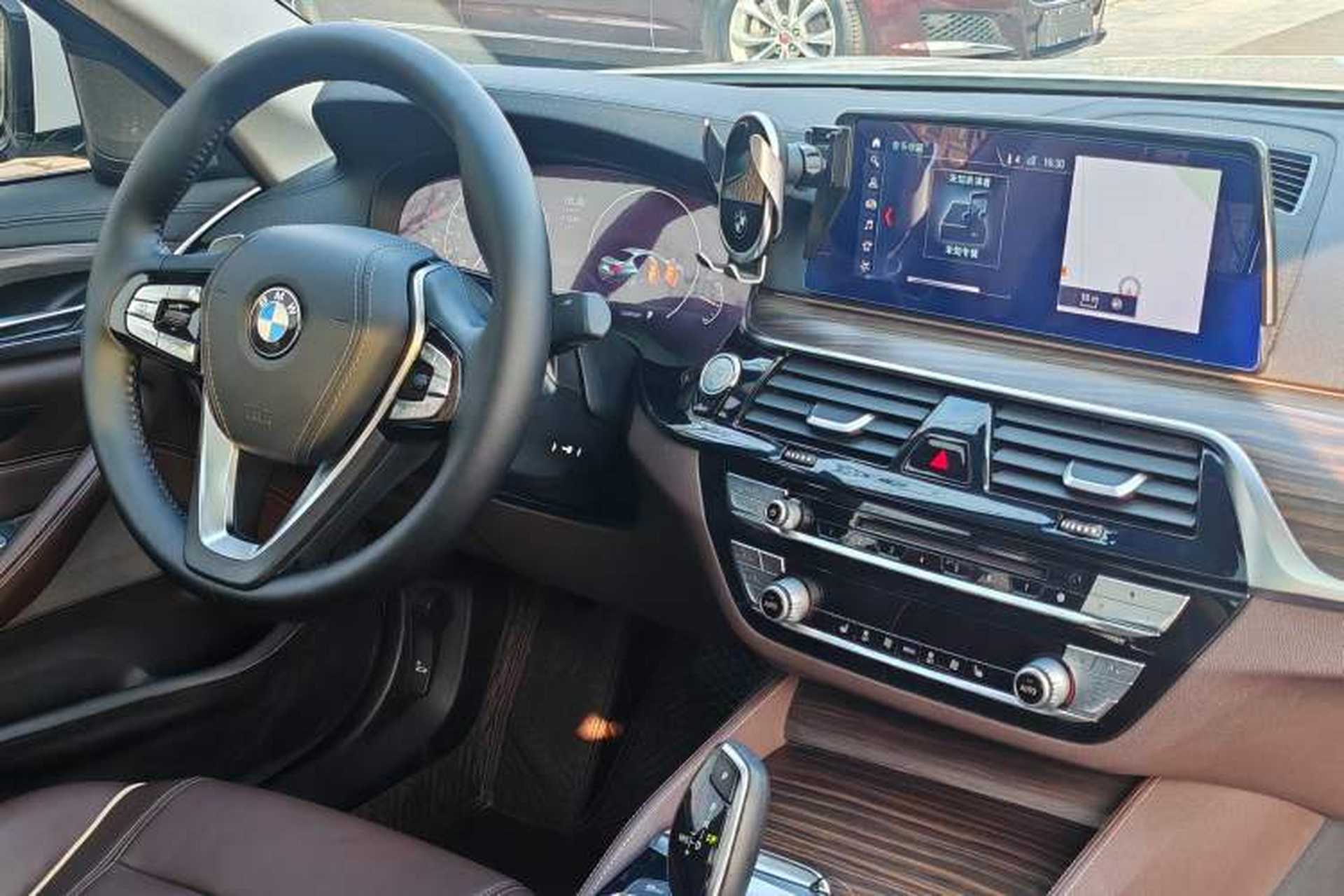 Used BMW 5 Series 2019 530Li Leading Model Luxury Package Interior 4