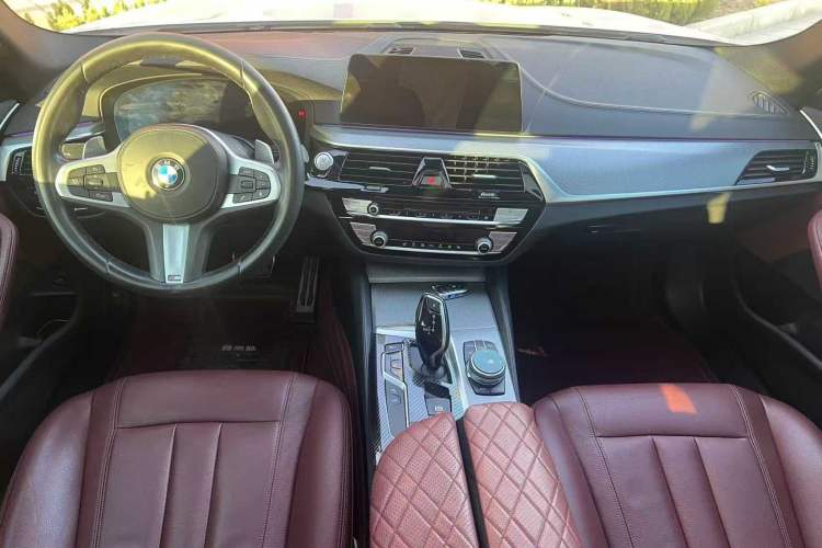 Used BMW 5 Series 2019 530Li Leading Model M Sport Package Interior 4