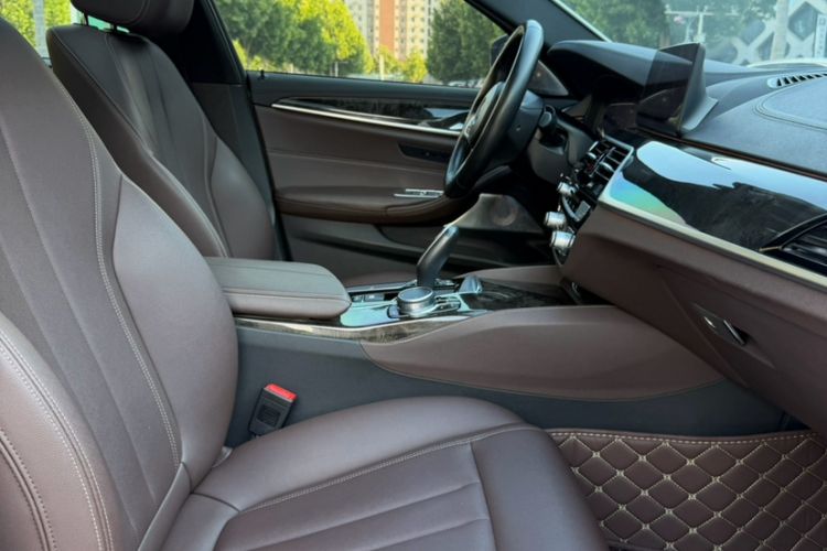 Used BMW 5 Series 2019 525Li M Sport Package Interior 4
