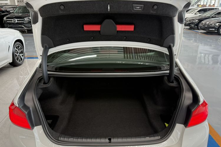 Used BMW 5 Series 2019 Facelifted 530Li Leading Edition M Sport Package Interior 4