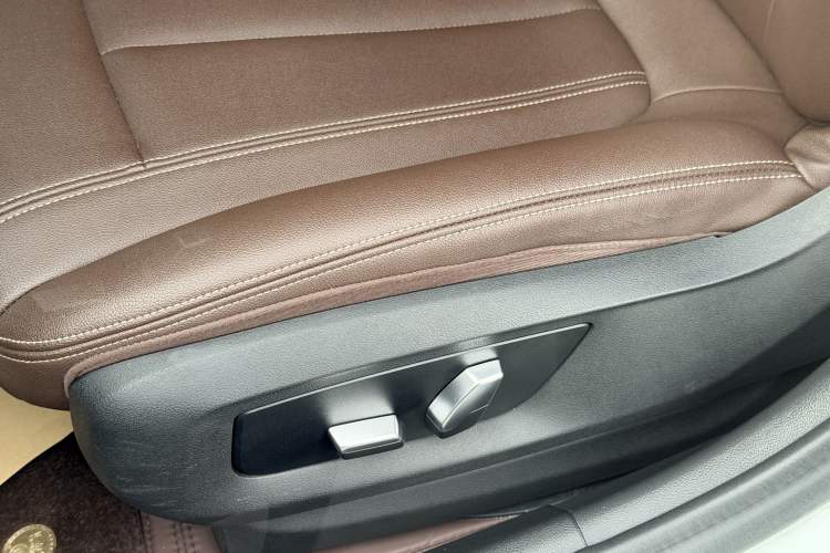 Used BMW 5 Series 2019 525Li Luxury Package Interior 5