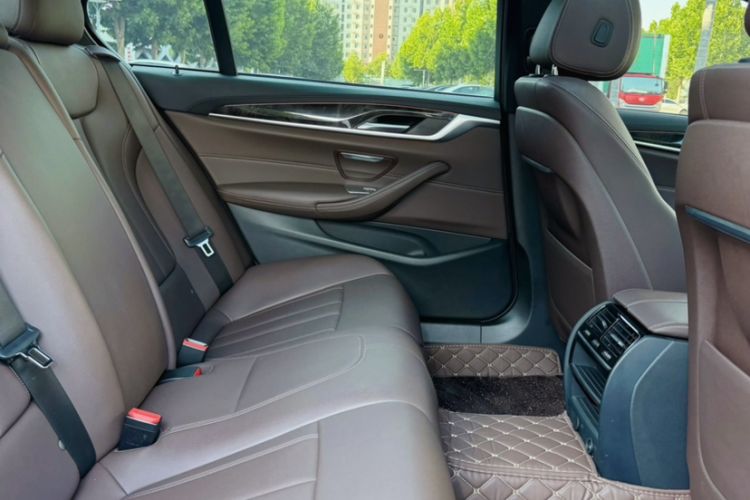 Used BMW 5 Series 2019 525Li M Sport Package Interior 5