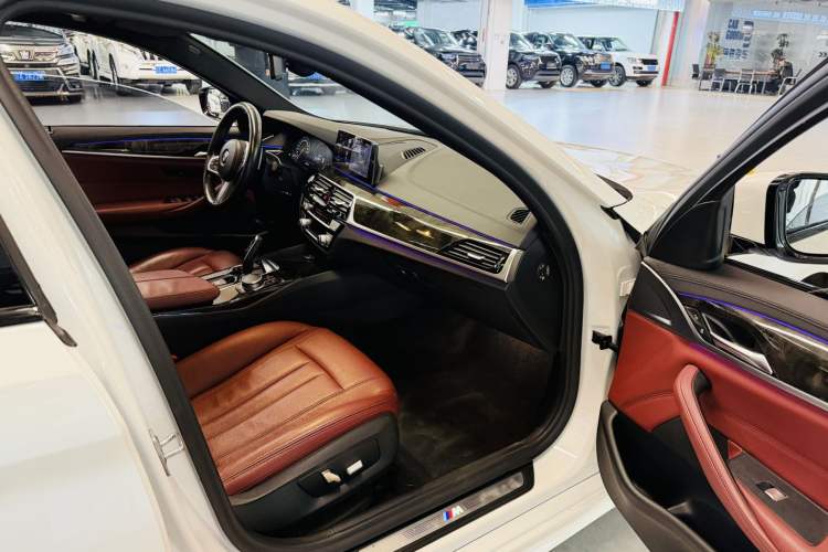 Used BMW 5 Series 2019 530Li xDrive M Sport Package Interior 6