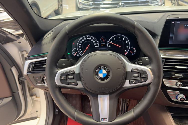Used BMW 5 Series 2019 525Li M Sport Package Interior 6