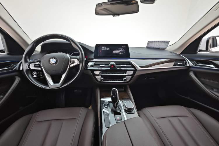 Used BMW 5 Series 2019 Facelifted 525Li Luxury Package Interior 6