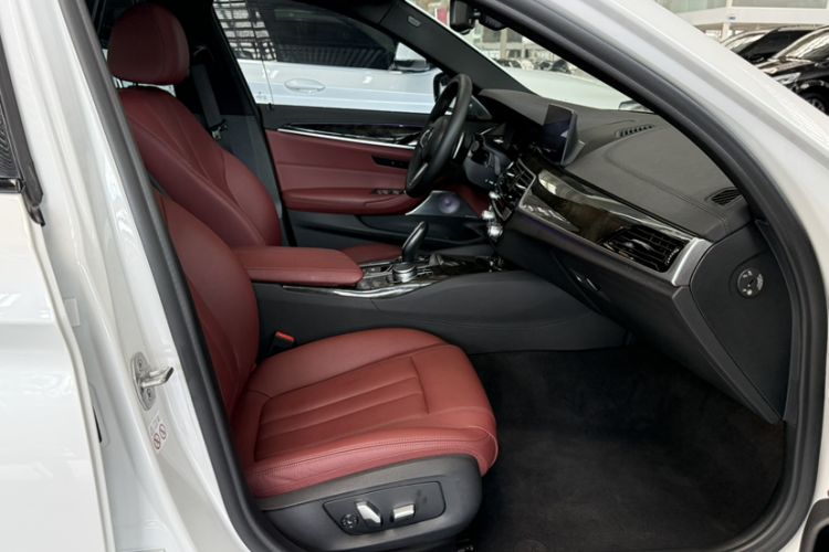 Used BMW 5 Series 2019 Facelifted 530Li Leading Edition M Sport Package Interior 6