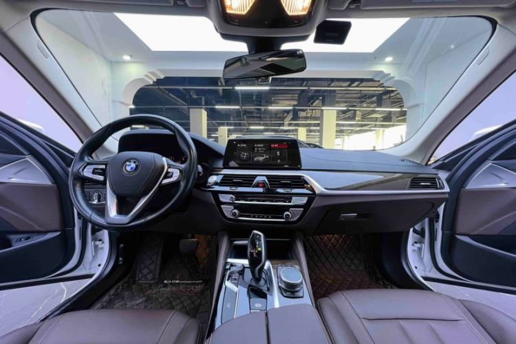 Used BMW 5 Series 2019 Facelifted 525Li Luxury Package Interior 7