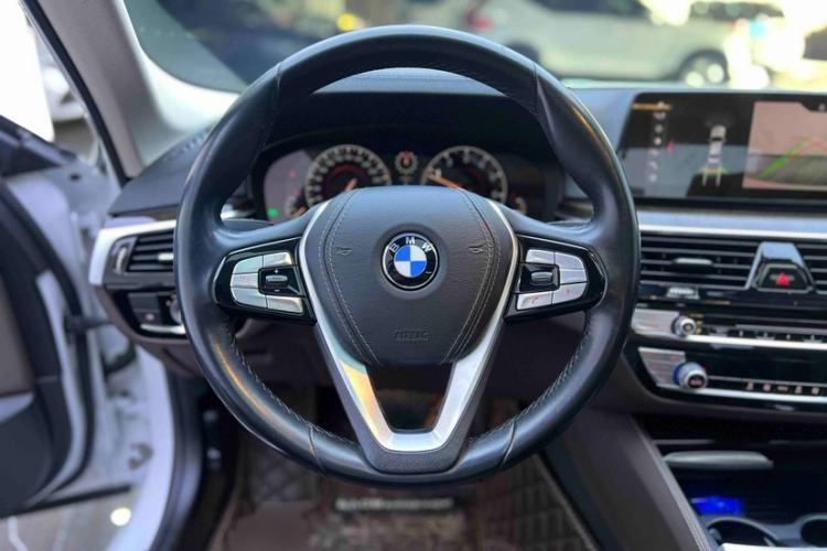 Used BMW 5 Series 2019 Facelifted 525Li Luxury Package Interior 8