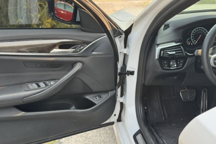 Used BMW 5 Series 2019 530Li Leading Model M Sport Package Interior 8