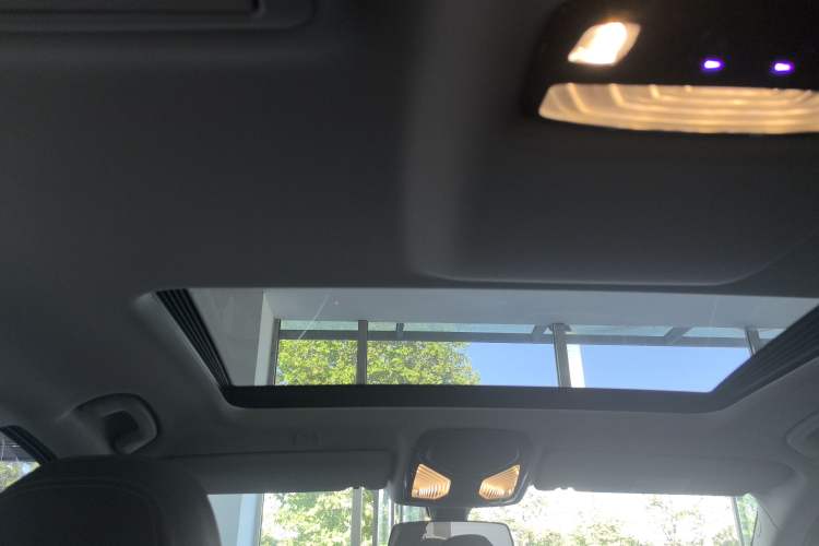 Used BMW 5 Series 2019 525Li Luxury Package Interior 8