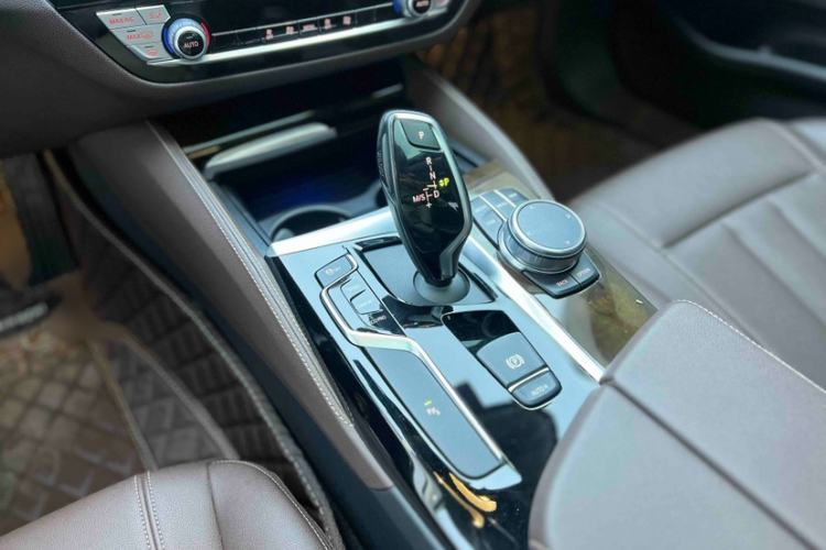 Used BMW 5 Series 2019 Facelifted 525Li Luxury Package Interior 9