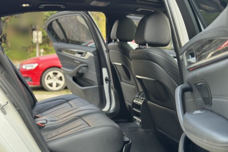 Used BMW 5 Series 2019 530Li Leading Model M Sport Package Interior 9