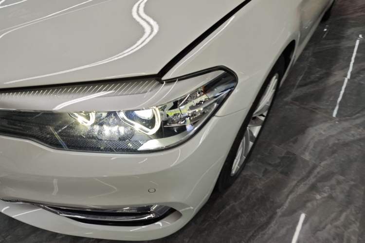 Used BMW 5 Series 2019 530Li xDrive Luxury Package Left Front Headlight