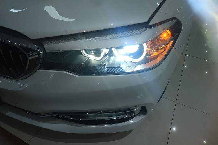 Used BMW 5 Series 2019 525Li Luxury Package Left Front Headlight