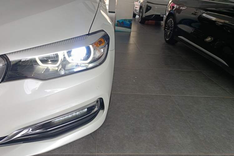 Used BMW 5 Series 2019 525Li Luxury Package Left Front Headlight