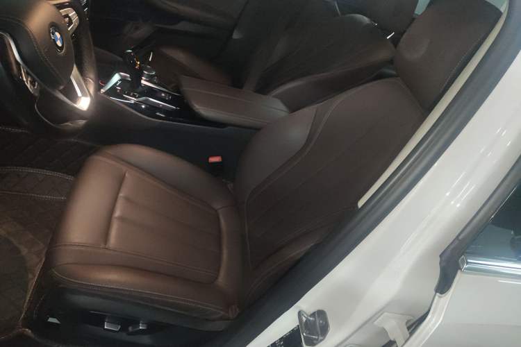 Used BMW 5 Series 2019 Facelifted 525Li Luxury Package Left Front Seat
