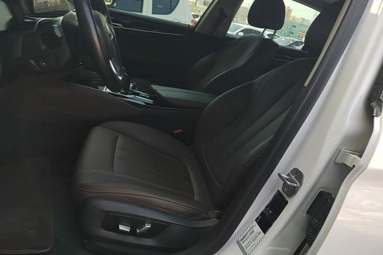 Used BMW 5 Series 2019 525Li Luxury Package Left Front Seat