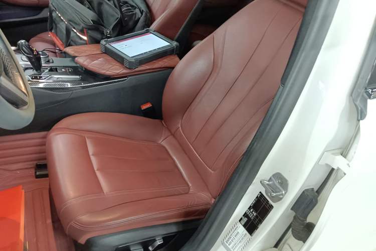 Used BMW 5 Series 2019 530Li Leading Model M Sport Package Left Front Seat